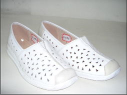 溫州富龍鞋業 匠心獨運，步履不?！瑯I展覽引領行業新風尚